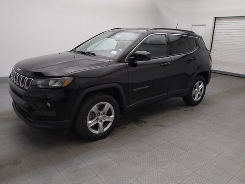 Used 2024 Jeep Compass Latitude image 2
