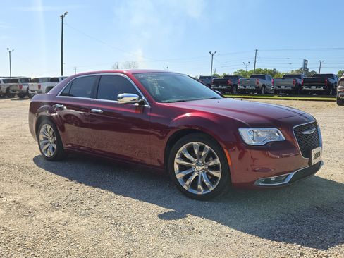 Used 2019 Chrysler 300 Limited image 3