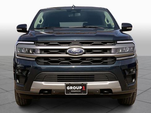 Used 2023 Ford Expedition XLT image 4