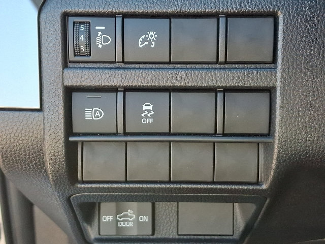 Used 2025 Toyota Tacoma TRD Off-Road AWD/4WD image 9