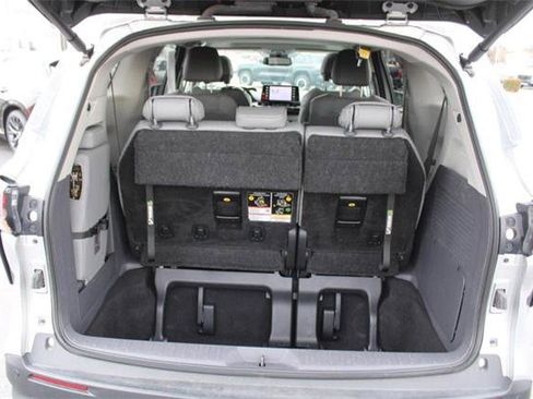 Certified 2024 Toyota Sienna XLE image 7