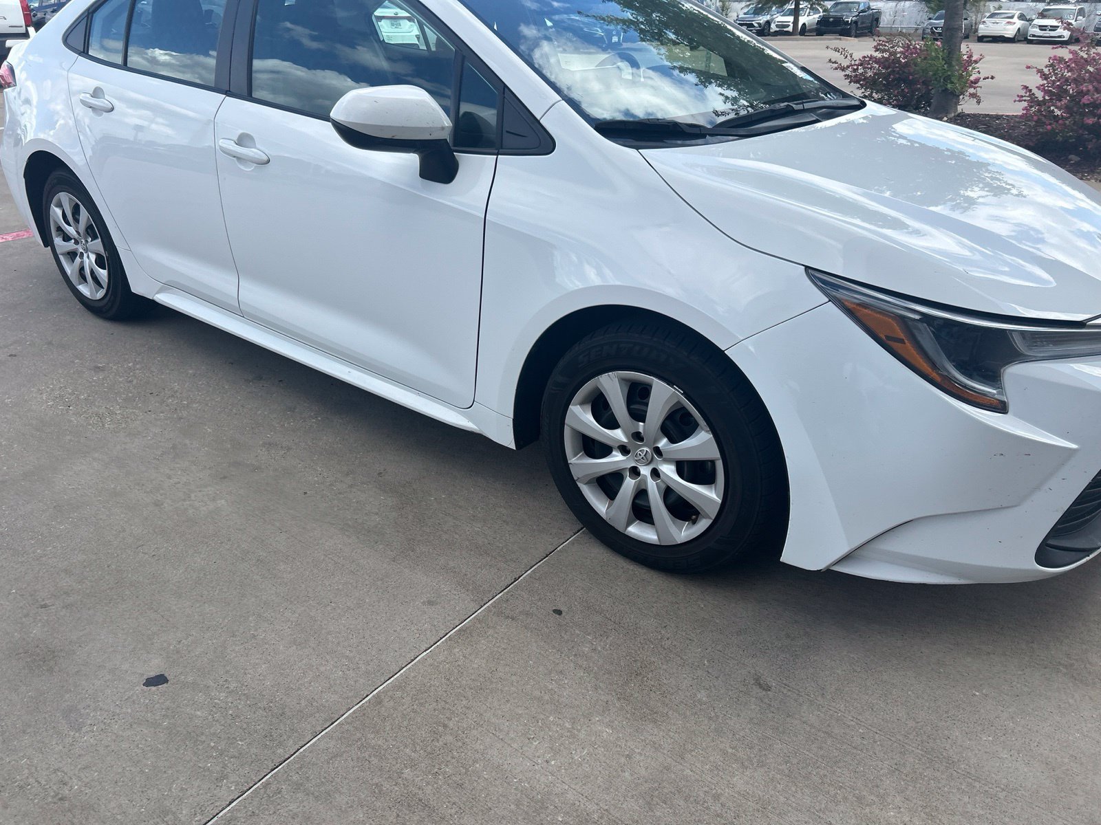 Used 2025 Toyota Corolla LE FWD image 4