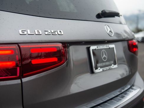 Certified 2025 Mercedes-Benz GLB 250 4MATIC image 18