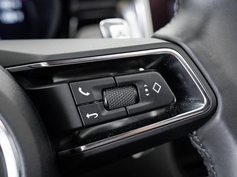 Used 2025 Porsche Macan image 15