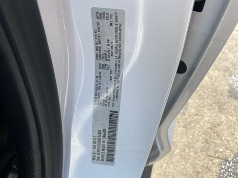 Used 2025 Chrysler Voyager LX FWD image 34