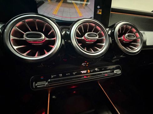 Used 2021 Mercedes-Benz GLB 250 4MATIC w/ Premium Package image 30