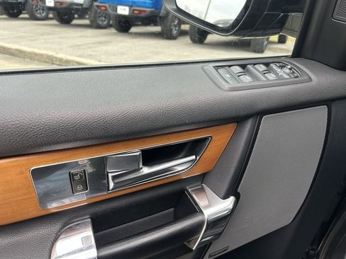 Used 2015 Land Rover LR4 HSE image 11