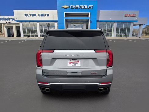Used 2025 GMC Yukon Denali w/ Advanced Technology Package AWD/4WD image 9