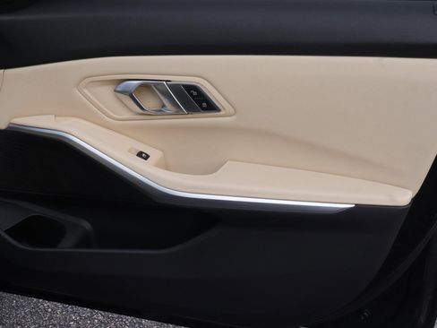 Used 2019 BMW 330i Sedan w/ Premium Package image 15