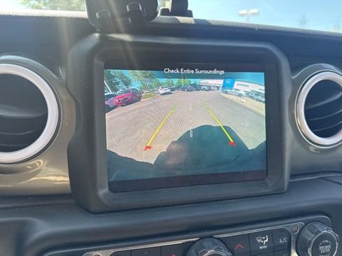 Used 2019 Jeep Wrangler Unlimited Sahara w/ Uconnect 4C Nav & Sound Group AWD/4WD image 24
