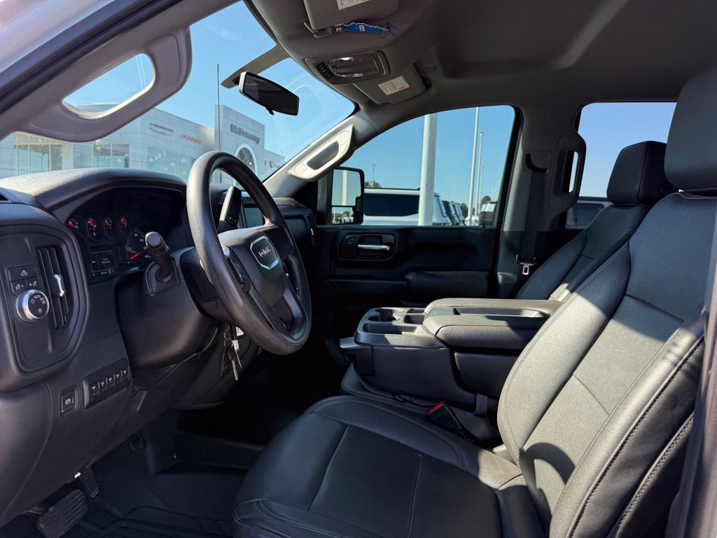 Used 2022 GMC Sierra 3500 Pro w/ Convenience Package RWD image 4