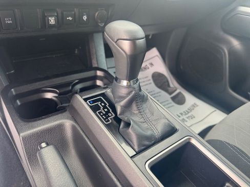 Used 2020 Toyota Tacoma TRD Sport AWD/4WD image 18