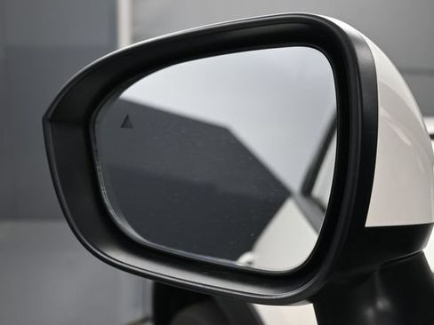 Used 2023 Nissan Rogue SV AWD/4WD image 10