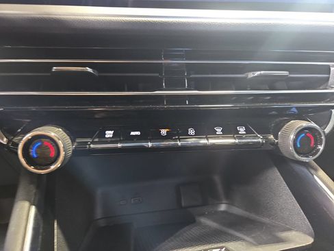 Used 2025 Chevrolet Traverse LT AWD/4WD image 26