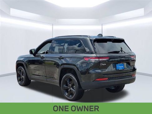 Certified 2024 Jeep Grand Cherokee Limited w/ Luxury Tech Group II AWD/4WD image 4