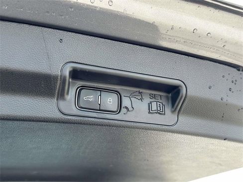 Used 2022 Ford Explorer XLT w/ Equipment Group 202A image 9