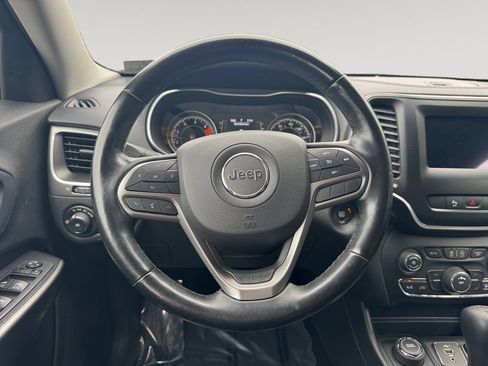 Used 2020 Jeep Cherokee Latitude Plus w/ Cold Weather Group AWD/4WD image 12