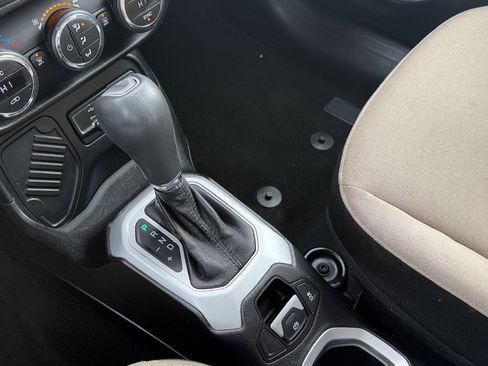 Used 2015 Jeep Renegade Latitude w/ Popular Equipment Group image 24