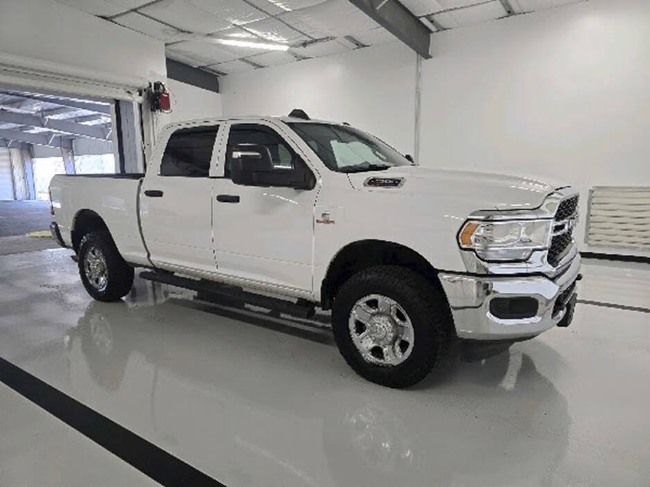 Used 2024 RAM 2500 Tradesman w/ Chrome Appearance Group AWD/4WD image 3
