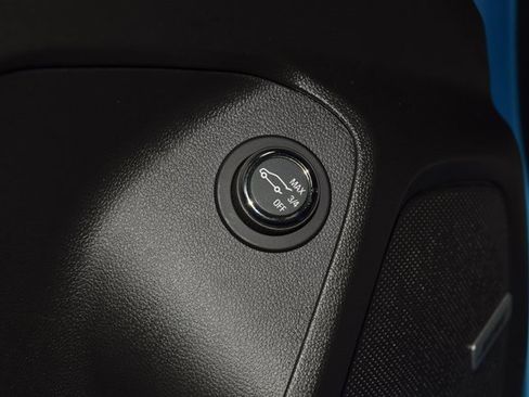 Used 2025 Chevrolet TrailBlazer RS w/ Convenience Package image 47