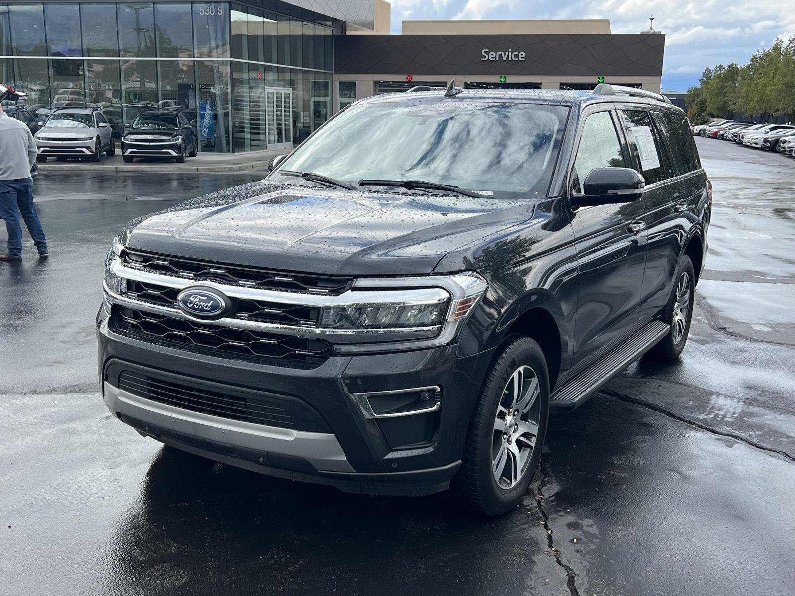 Used 2024 Ford Expedition Limited AWD/4WD image 11