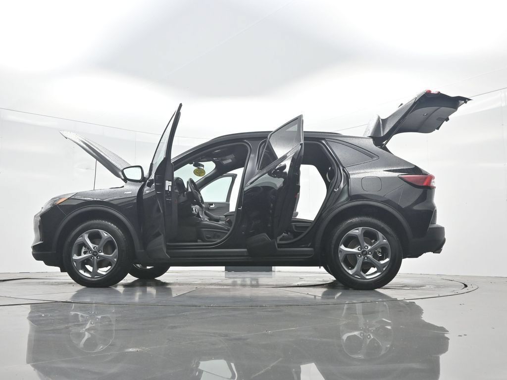 Used 2025 Ford Escape ST-Line AWD/4WD image 45