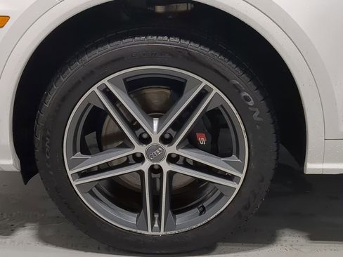 Used 2018 Audi SQ5 Premium Plus w/ Navigation Package image 27