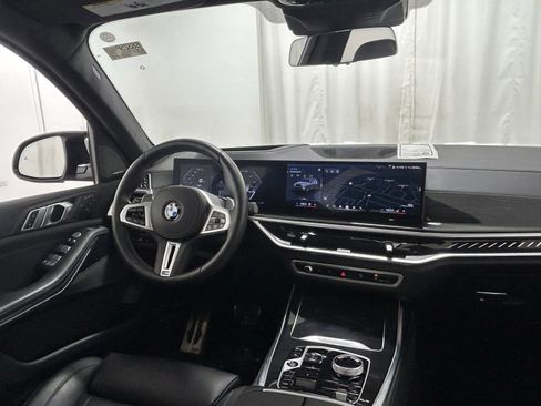 Used 2025 BMW X7 M60i w/ Executive Package image 10