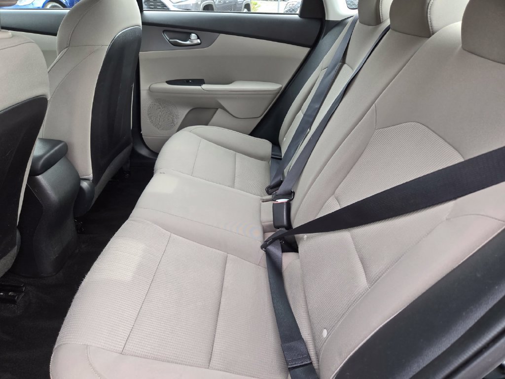 Used 2020 Kia Forte LXS FWD image 13