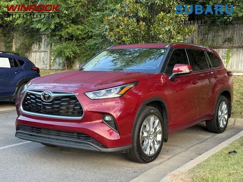 Used 2022 Toyota Highlander Limited FWD image 1