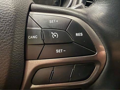 Used 2019 Jeep Cherokee Limited AWD/4WD image 18