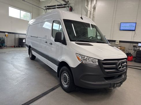 Used 2021 Mercedes-Benz Sprinter 3500 image 7