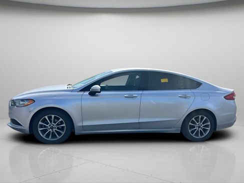 Used 2017 Ford Fusion SE w/ Fusion SE Technology Package FWD image 12