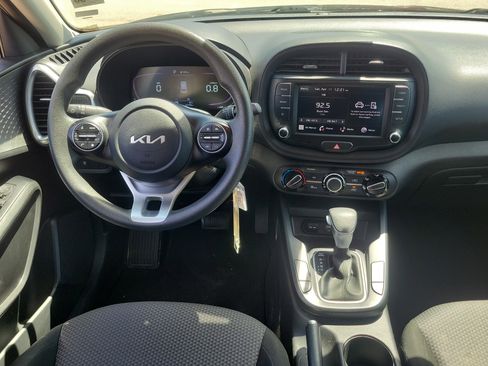 Used 2023 Kia Soul LX w/ LX Technology Package image 19