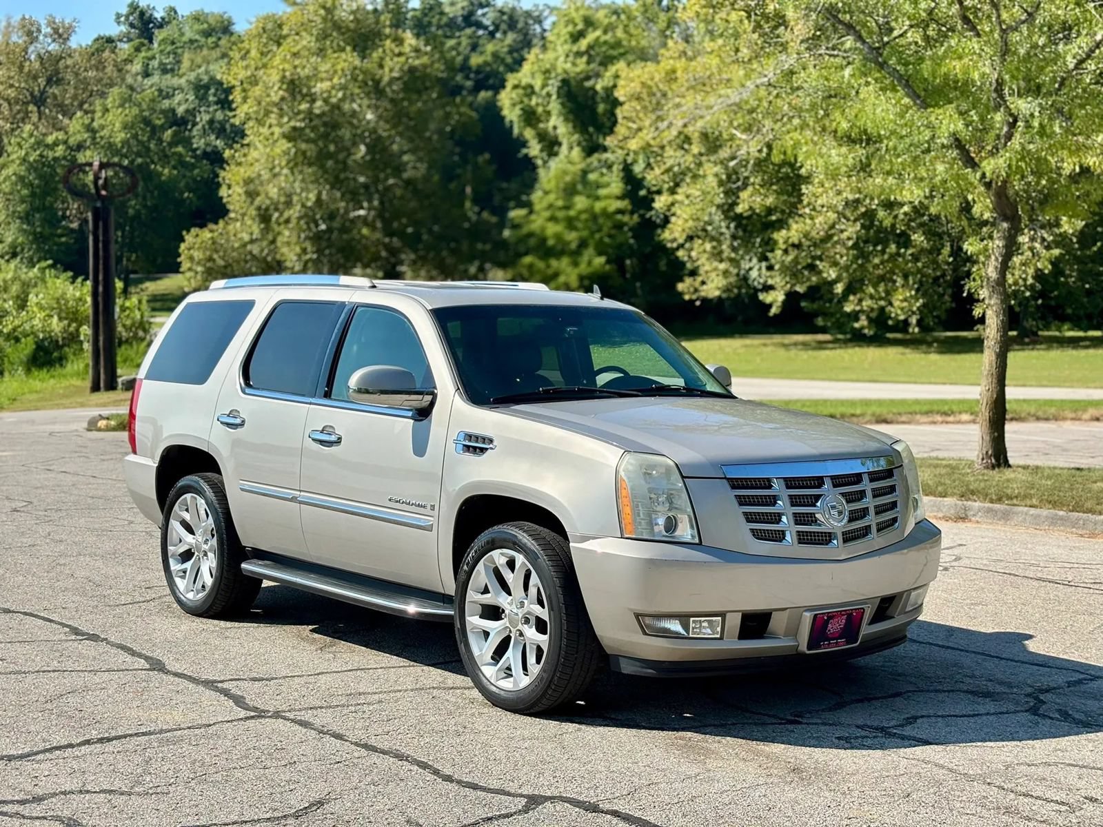 Used 2007 Cadillac Escalade AWD w/ Information Package image 3