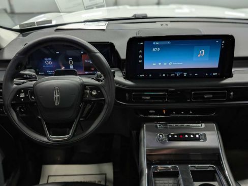 Certified 2025 Lincoln Aviator AWD w/ Jet Appearance Package image 5