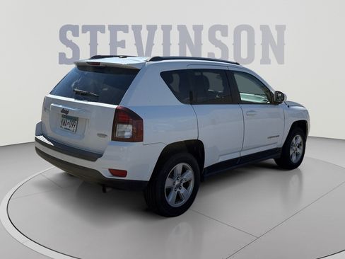 Used 2017 Jeep Compass Latitude FWD image 5