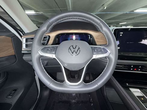 Used 2026 Volkswagen Atlas SE FWD image 15