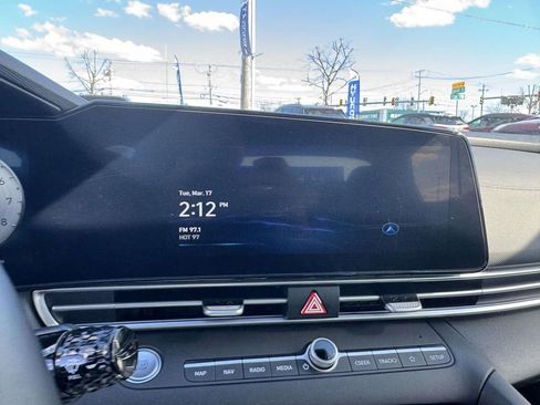 Used 2025 Hyundai Elantra SEL image 23