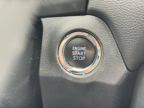 Used 2021 Toyota RAV4 XLE w/ Convenience Package AWD/4WD image 17