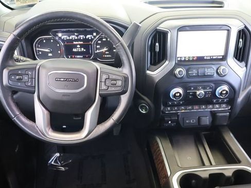 Used 2022 GMC Sierra 2500 Denali w/ Denali Black Diamond Edition AWD/4WD image 15
