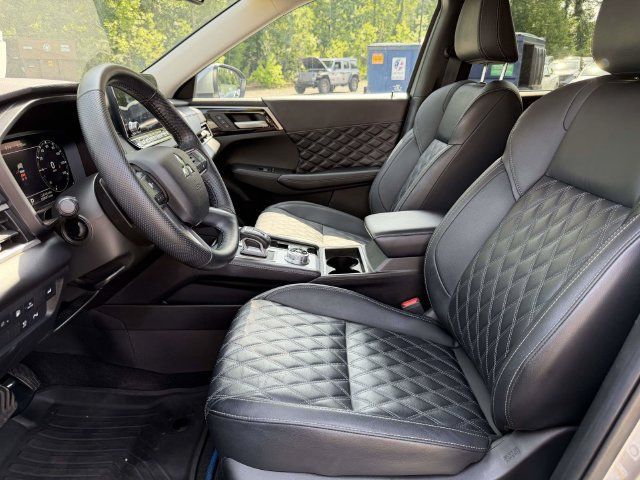 Used 2024 Mitsubishi Outlander SEL Black Edition AWD/4WD image 16