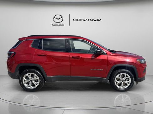 Used 2025 Jeep Compass Latitude w/ Sun & Sound Group AWD/4WD image 8