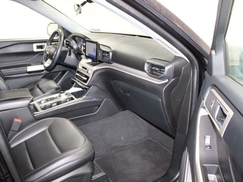 Used 2023 Ford Explorer XLT w/ Equipment Group 202A AWD/4WD image 19