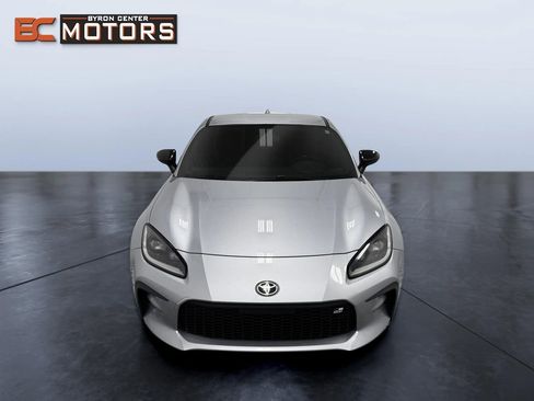 Used 2023 Toyota GR86 w/ ALL Weather Mat Package (TMS) image 8