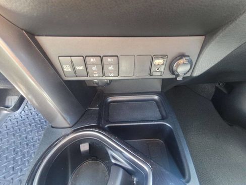 Used 2016 Toyota RAV4 SE FWD image 14