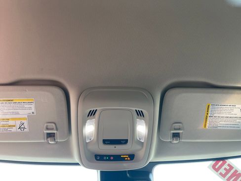 Used 2023 Buick Envision Essence image 21