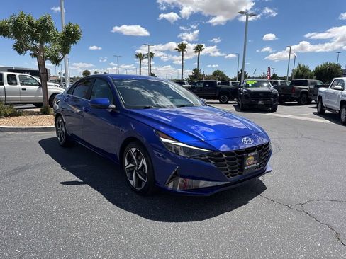 Used 2023 Hyundai Elantra Limited FWD image 4