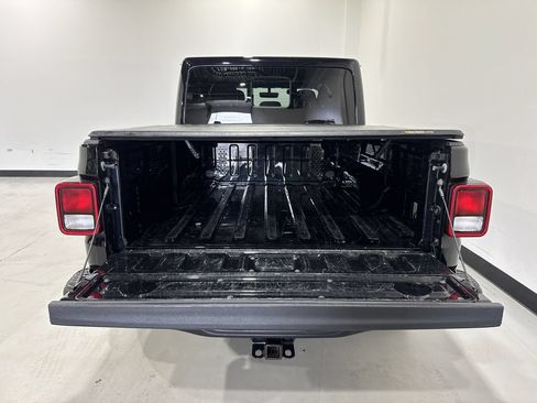 Used 2022 Jeep Gladiator Rubicon w/ Trailer Tow Package AWD/4WD image 25