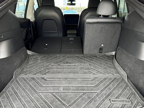 Used 2022 Tesla Model Y Performance AWD/4WD image 16